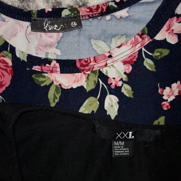 2/1 Casual Tops F21 Black and Flowered shortsleeve - Picture 2 of 6